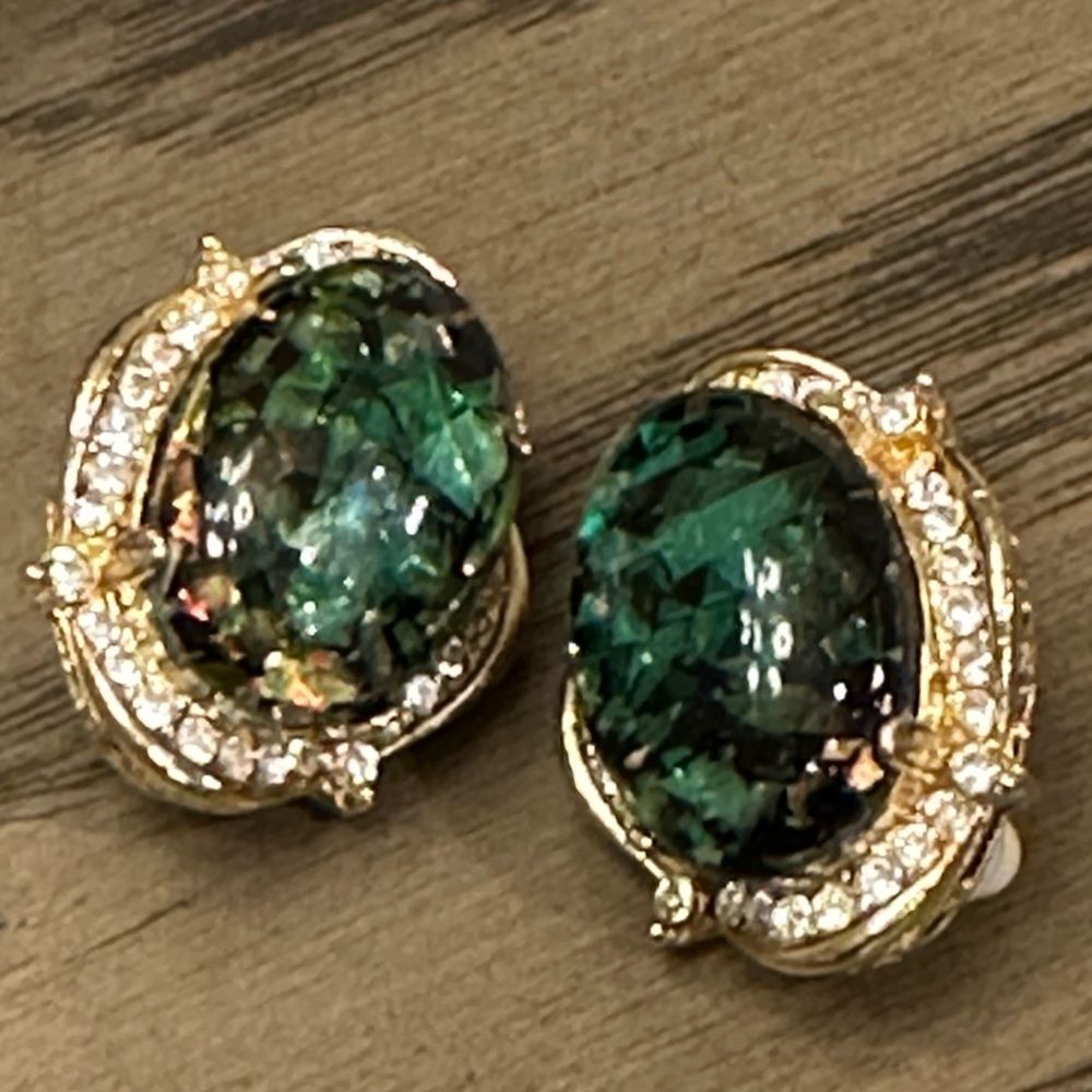 Elegant Gold and Green Earrings clip ons